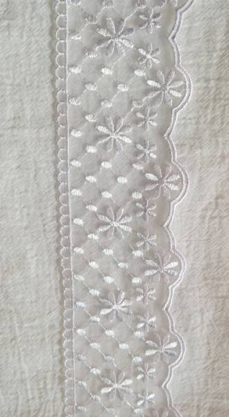 Dantela brodata pe organza cod 52168