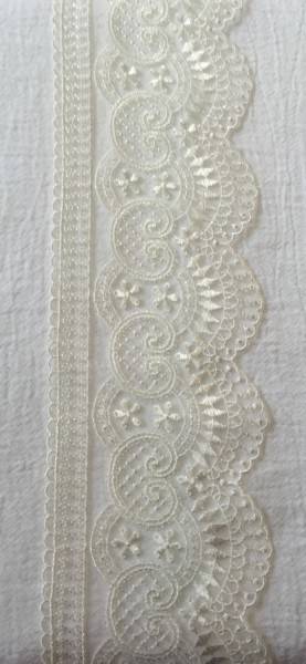 Dantela brodata pe tull 52902