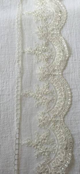 Dantela brodata pe tull 52700