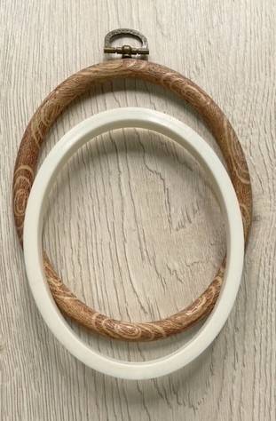 Gherghef oval din plastic 21,5 x 15 cm