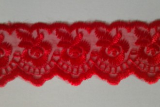 Dantela brodata pe organza