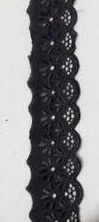 Dantela brodata pe panza 117