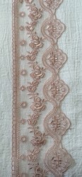 Dantela brodata pe tull 70127