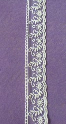 Dantela brodata pe tull 70114