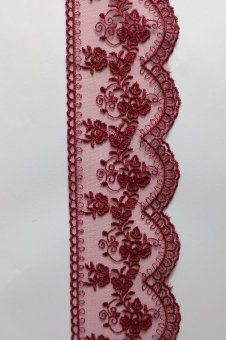 Dantela brodata pe tull lata 9 cm / grena