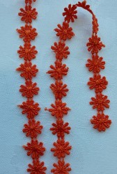 Dantela cu flori mici
