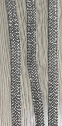 Galon crosetat cu fir metalic argintiu lat 12 mm
