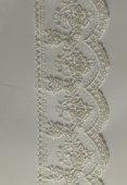 Dantela brodata pe tull lata 8 cm / crem